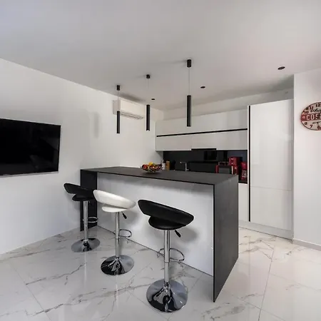 Royal House 1 בית נופש *