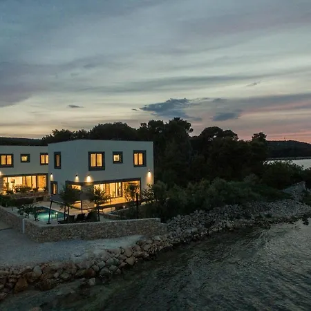 Royal House 1 * Pašman