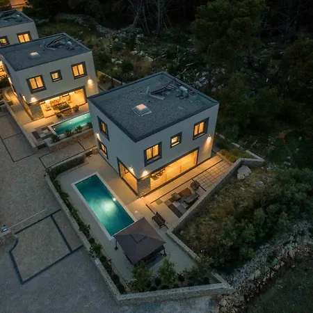 בית נופש Royal House 1 *