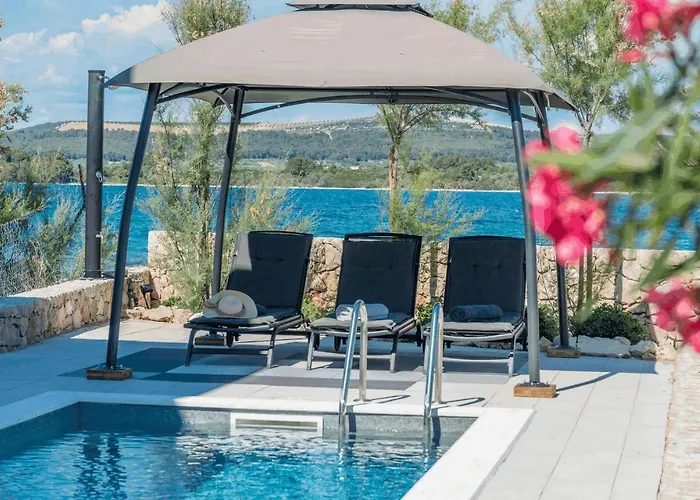 Royal House 1 * Pašman