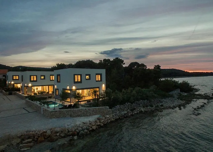 Royal House 1 * Pašman